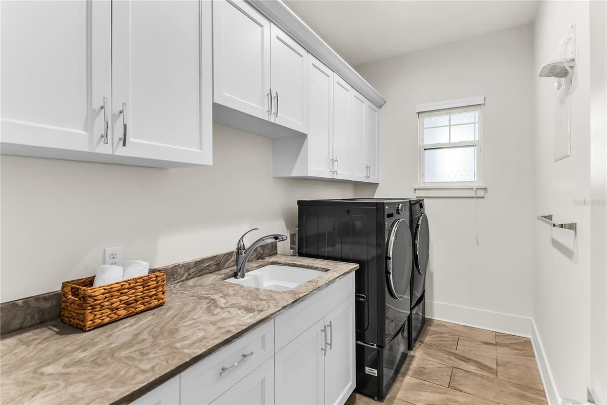 1306 SMITH STREET — photo 60 of 63