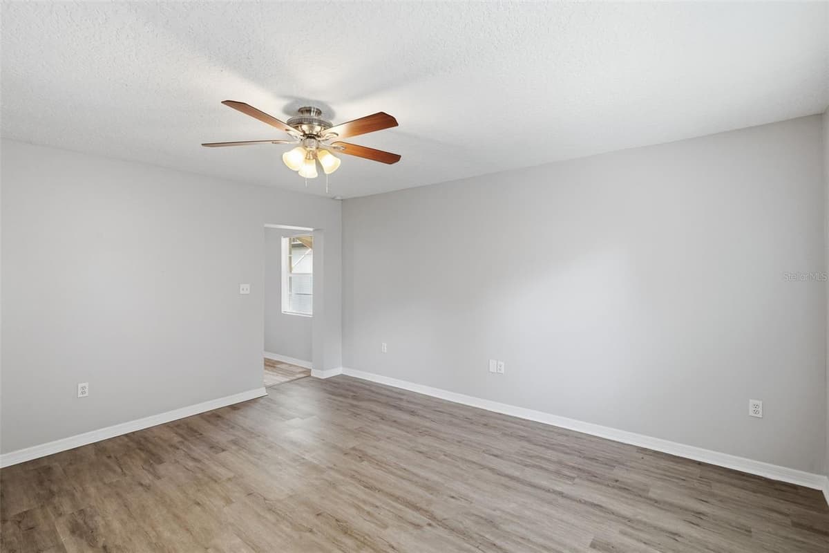 1915 CARRIGAN AVENUE — photo 16 of 29