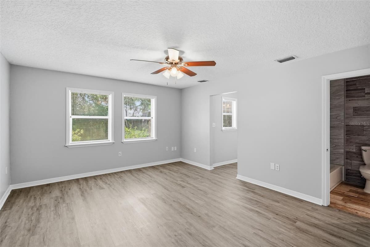 1915 CARRIGAN AVENUE — photo 15 of 29
