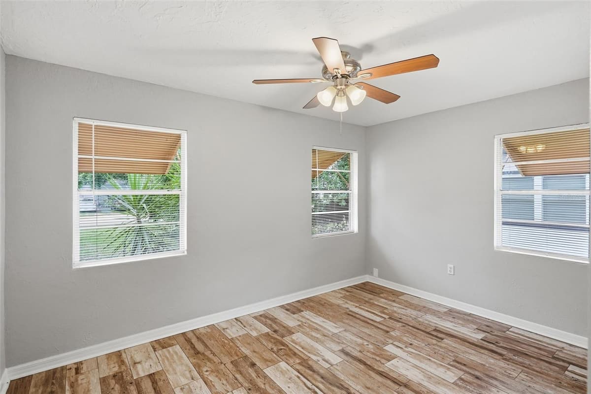 1915 CARRIGAN AVENUE — photo 19 of 29