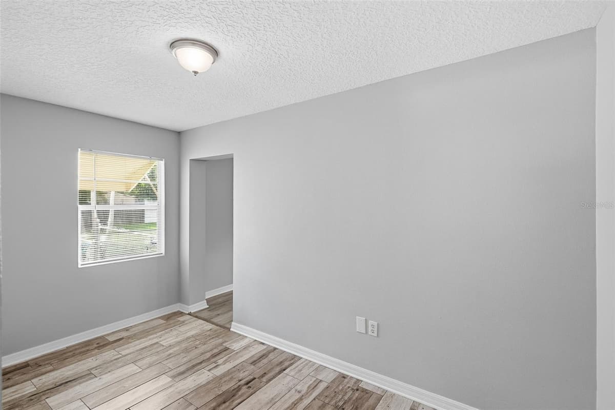 1915 CARRIGAN AVENUE — photo 17 of 29