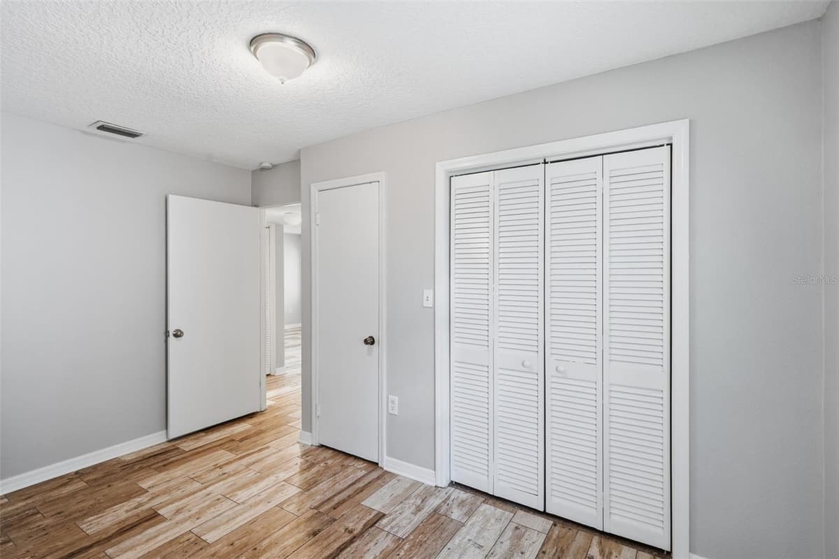 1915 CARRIGAN AVENUE — photo 18 of 29
