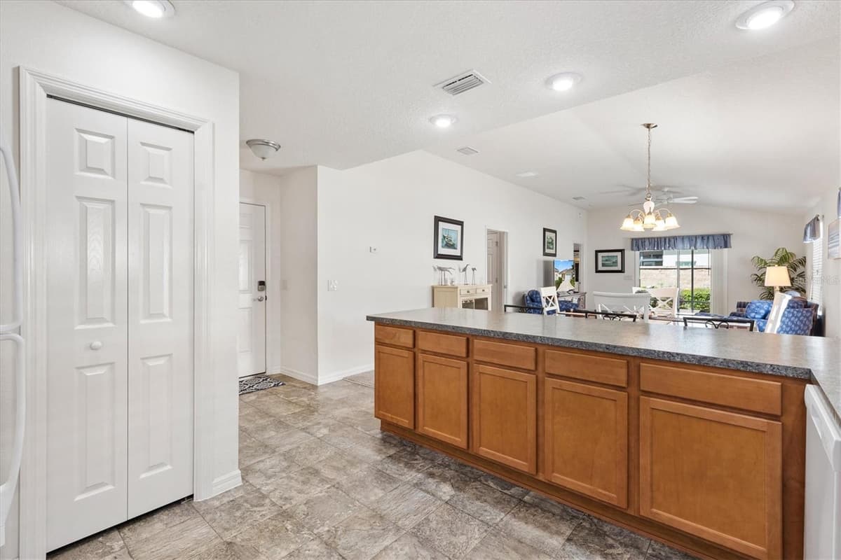 2192 SHANEWOOD COURT — photo 5 of 27