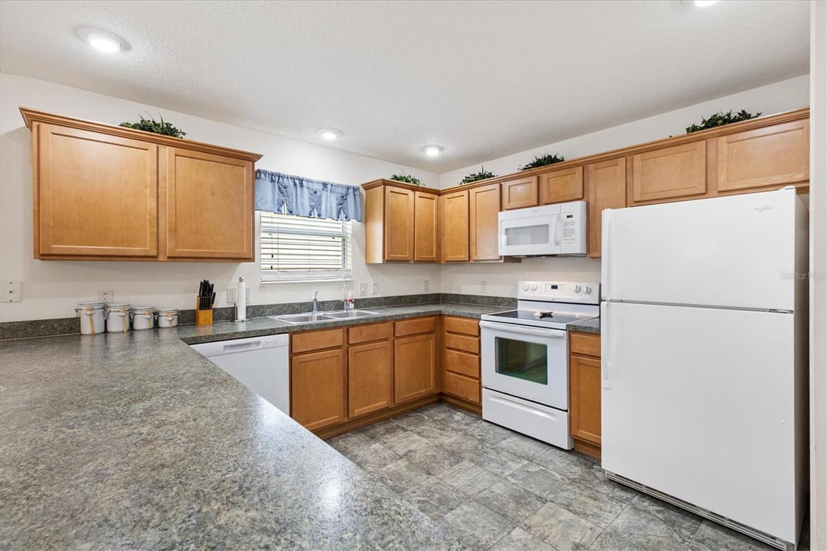 2192 SHANEWOOD COURT — photo 3 of 27