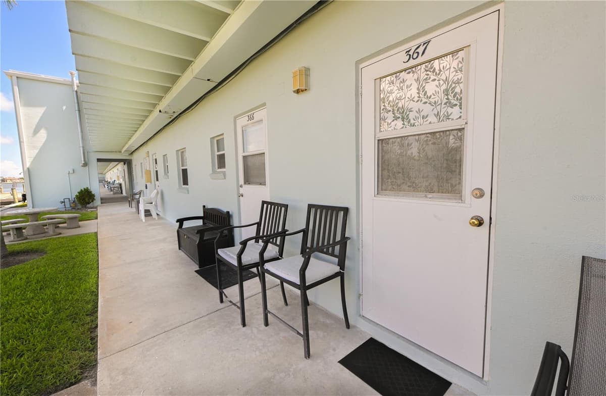 18399 GULF BOULEVARD — photo 18 of 25