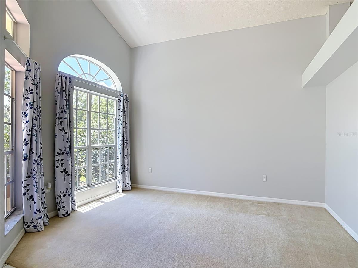 390 MAGNOLIA PLACE — photo 4 of 44