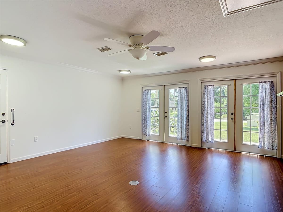 390 MAGNOLIA PLACE — photo 16 of 44