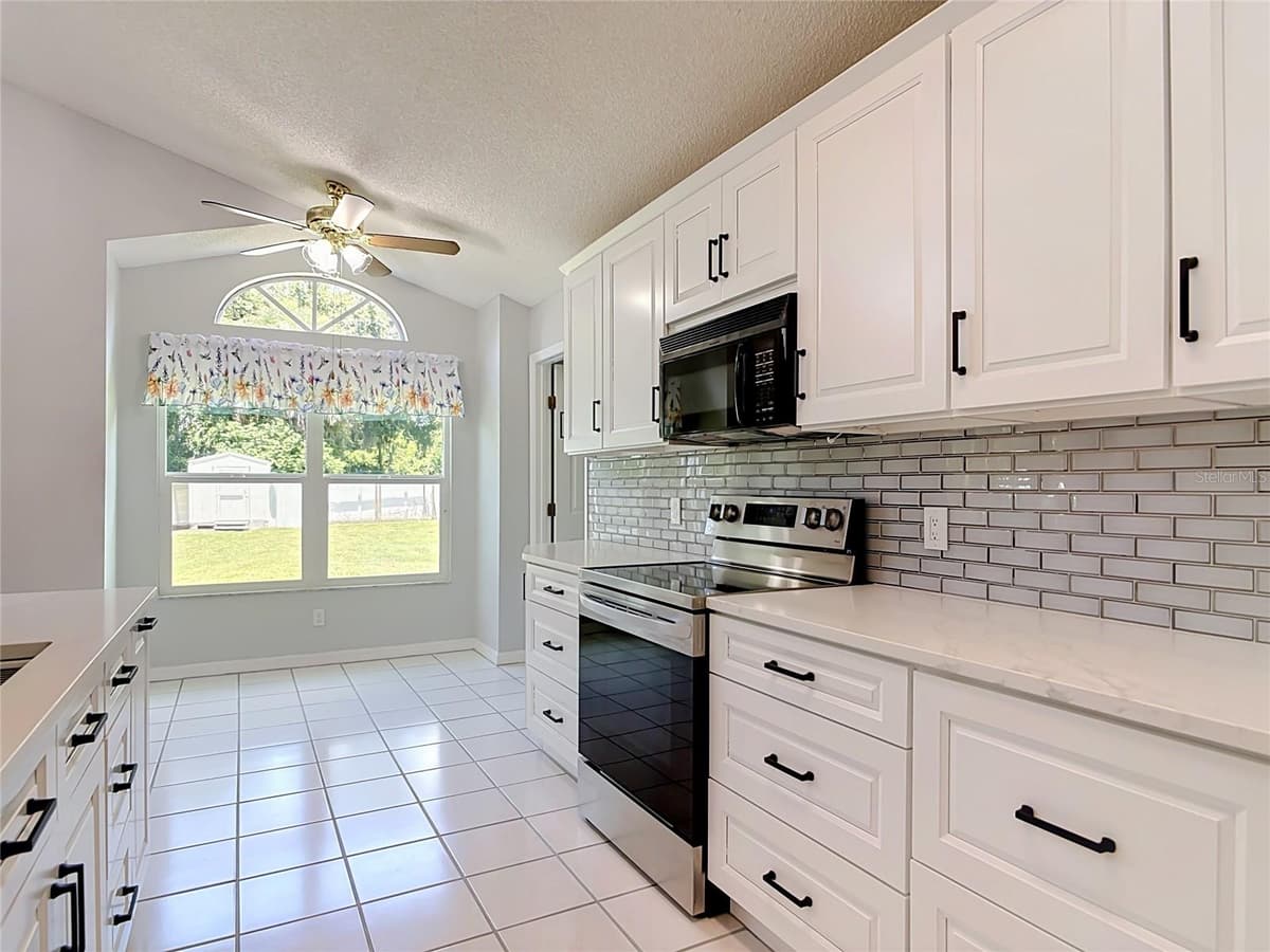 390 MAGNOLIA PLACE — photo 13 of 44
