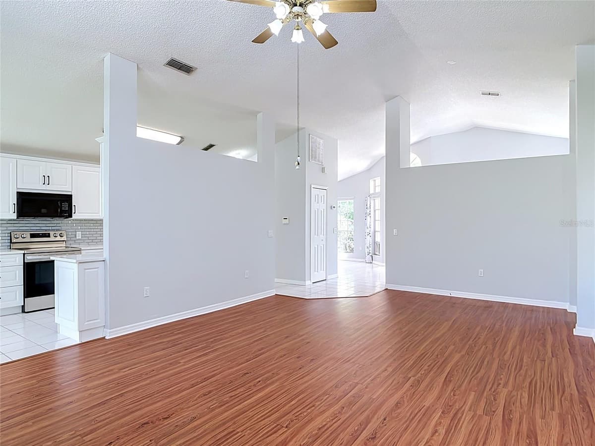 390 MAGNOLIA PLACE — photo 8 of 44
