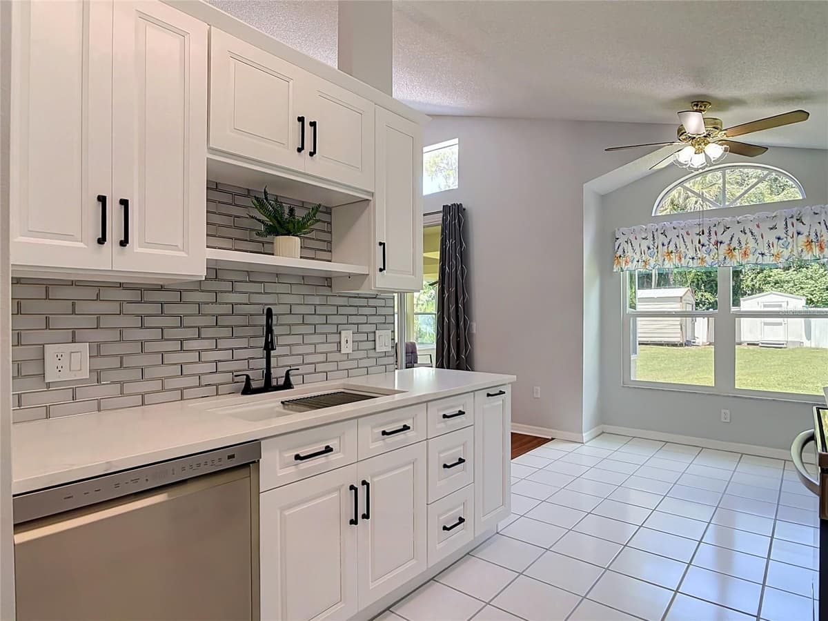 390 MAGNOLIA PLACE — photo 14 of 44