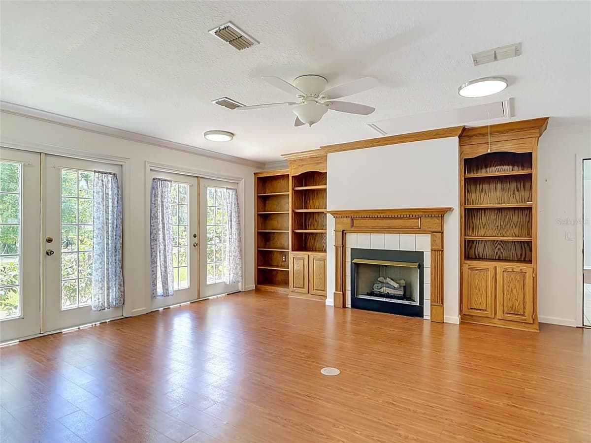 390 MAGNOLIA PLACE — photo 15 of 44