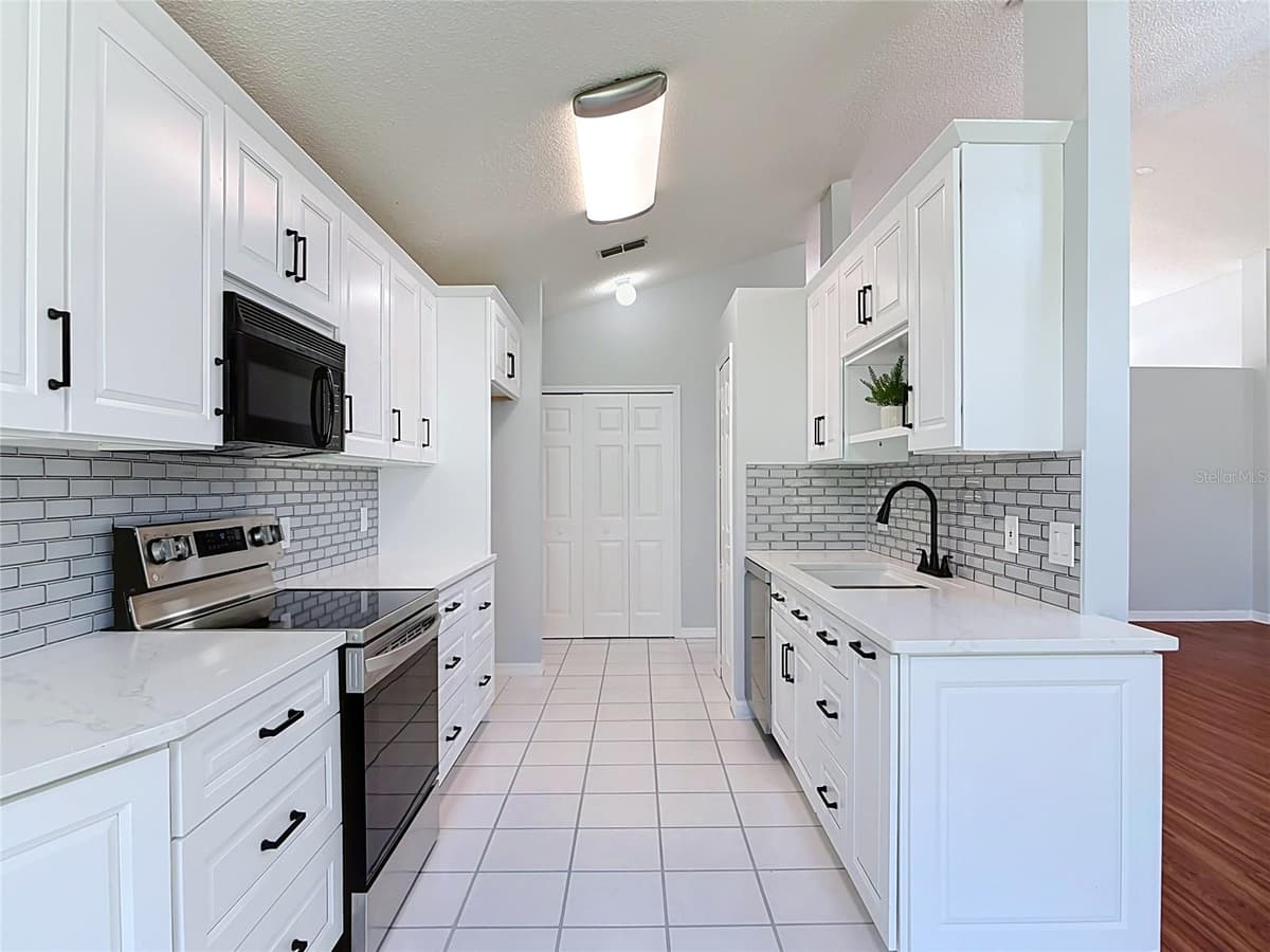 390 MAGNOLIA PLACE — photo 12 of 44