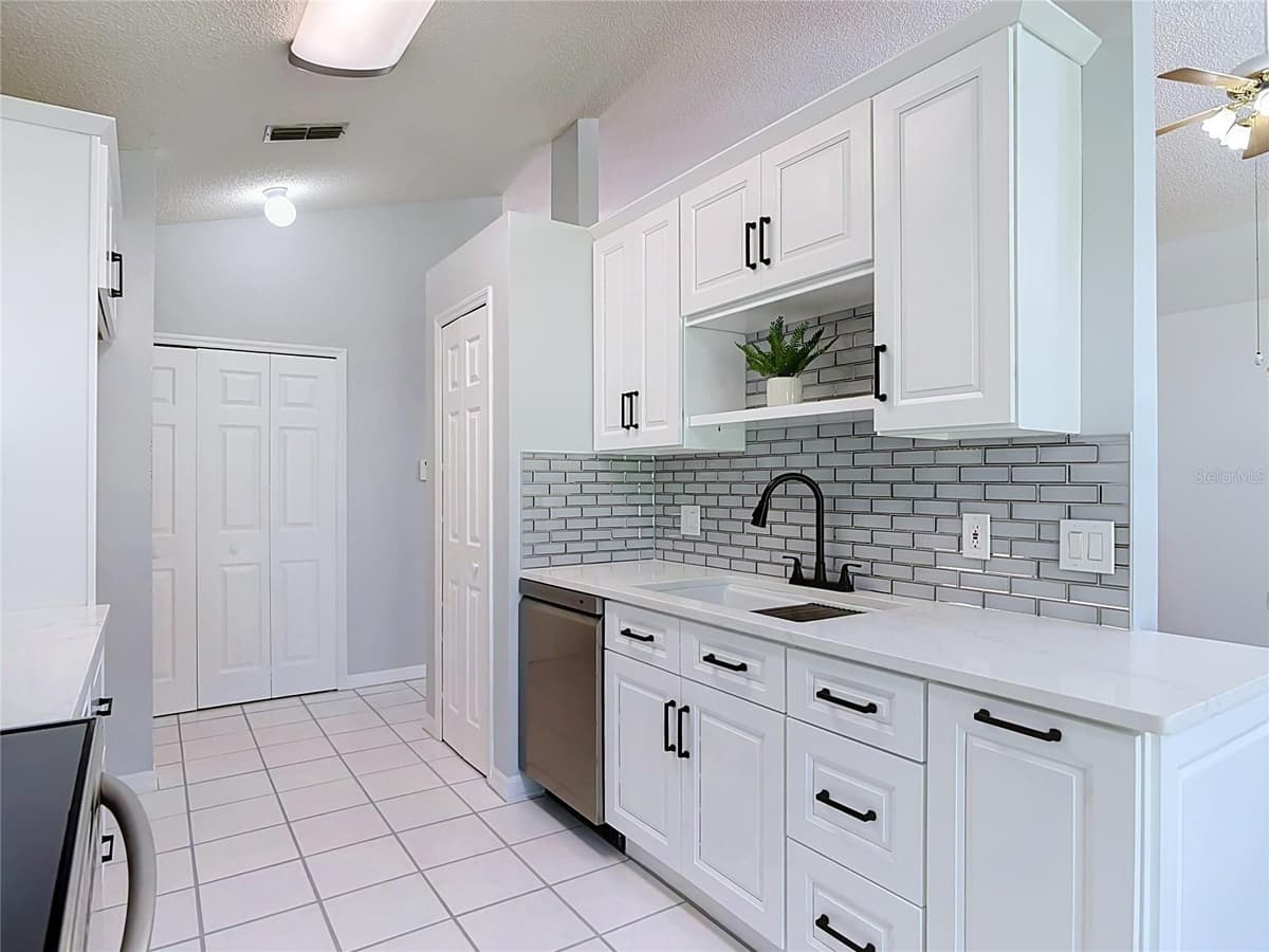 390 MAGNOLIA PLACE — photo 11 of 44