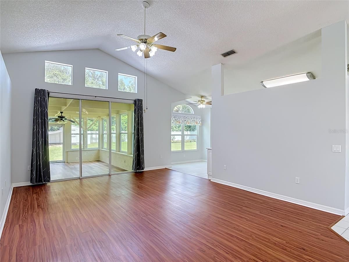 390 MAGNOLIA PLACE — photo 7 of 44