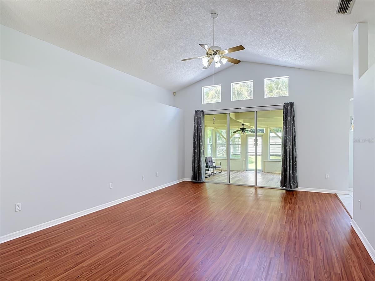 390 MAGNOLIA PLACE — photo 6 of 44