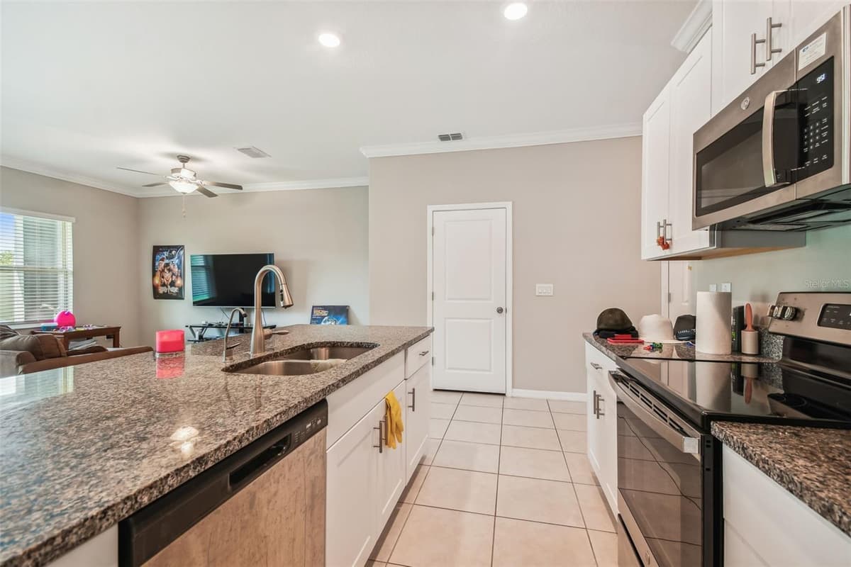 21868 LYONIA LANE — photo 15 of 90