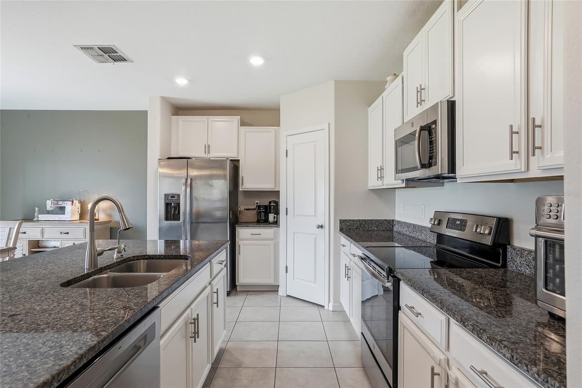 14471 ENGLISH LAVENDER DRIVE — photo 10 of 31