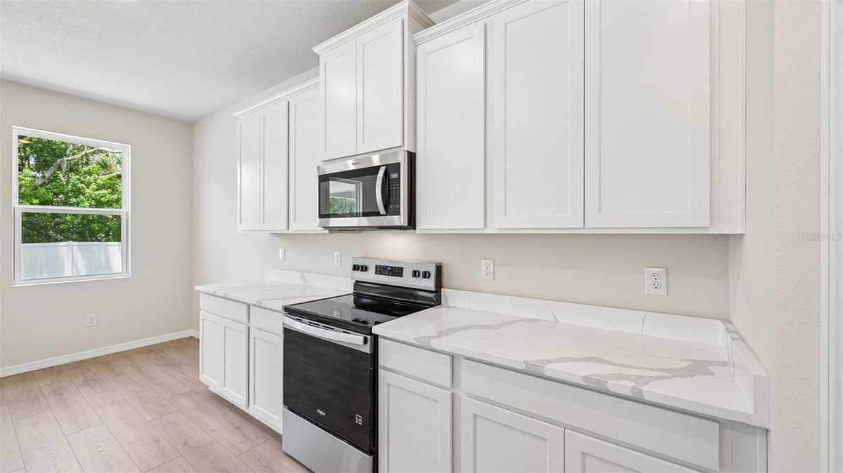 10437 WOODLAND GARDEN WAY — photo 5 of 51
