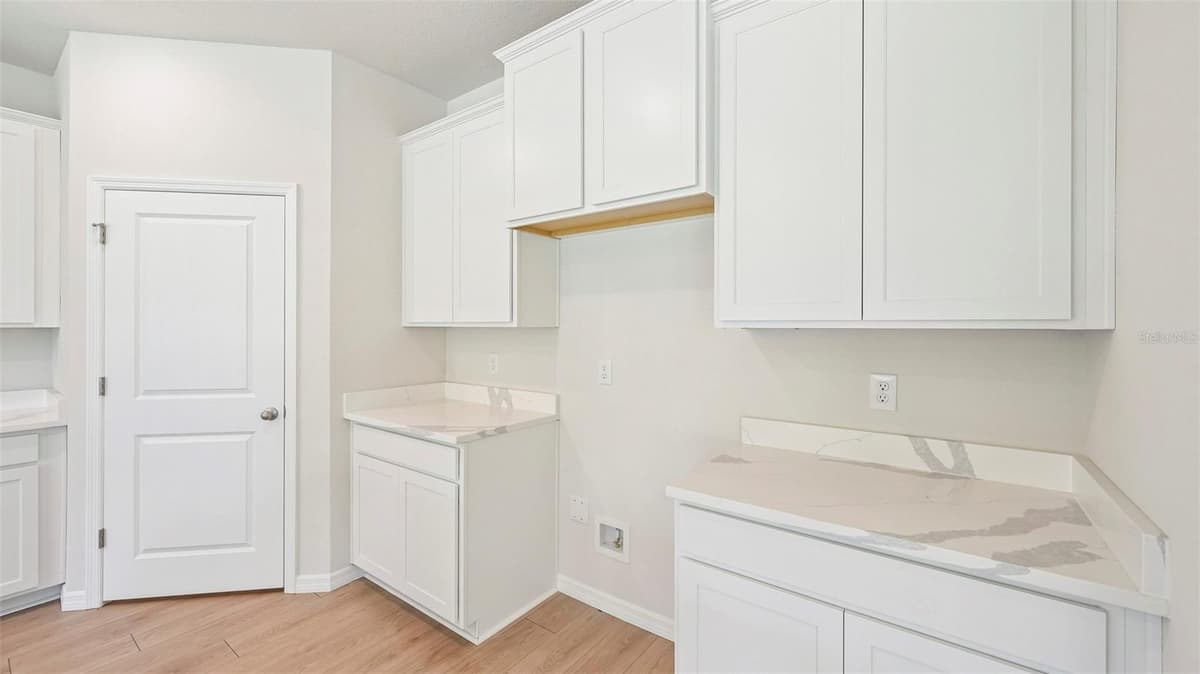 10437 WOODLAND GARDEN WAY — photo 6 of 51
