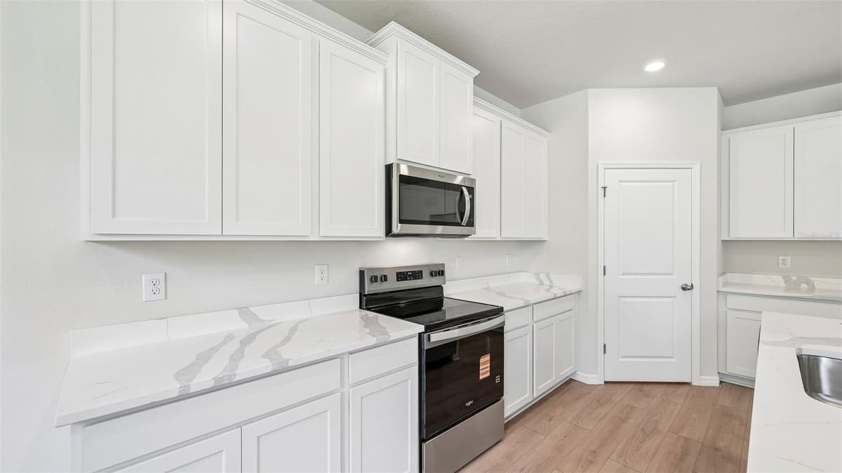 10437 WOODLAND GARDEN WAY — photo 3 of 51