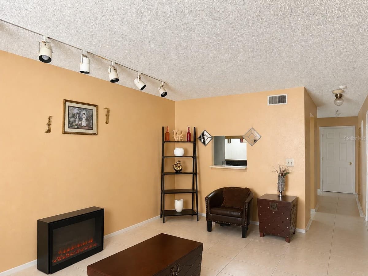 7011 WATERSIDE DR — photo 10 of 32