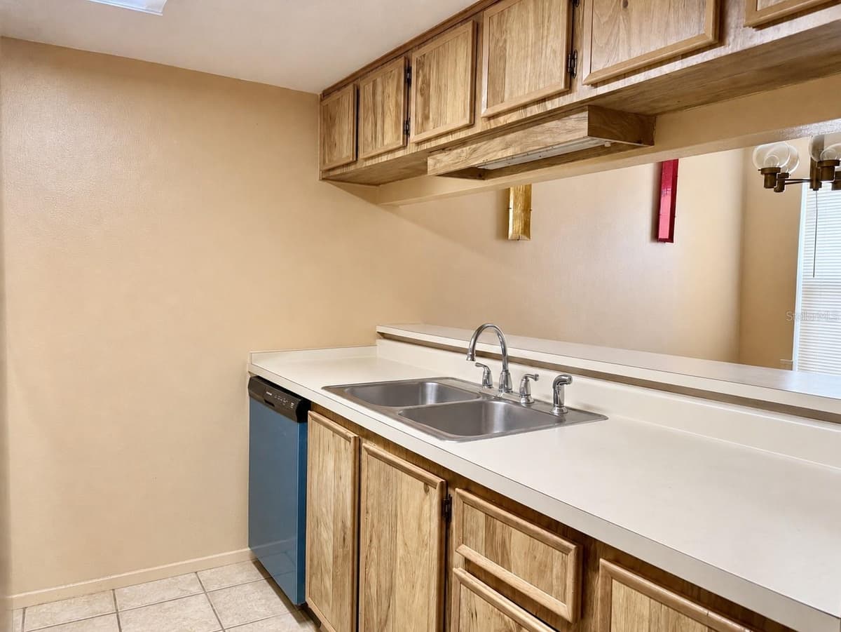 7011 WATERSIDE DR — photo 6 of 32