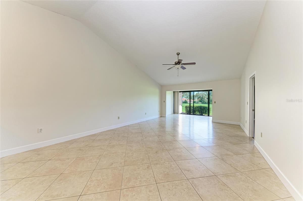 6085 CLUBSIDE DRIVE — photo 5 of 40