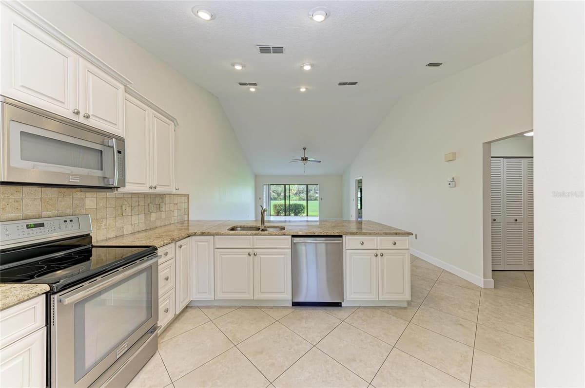 6085 CLUBSIDE DRIVE — photo 15 of 40