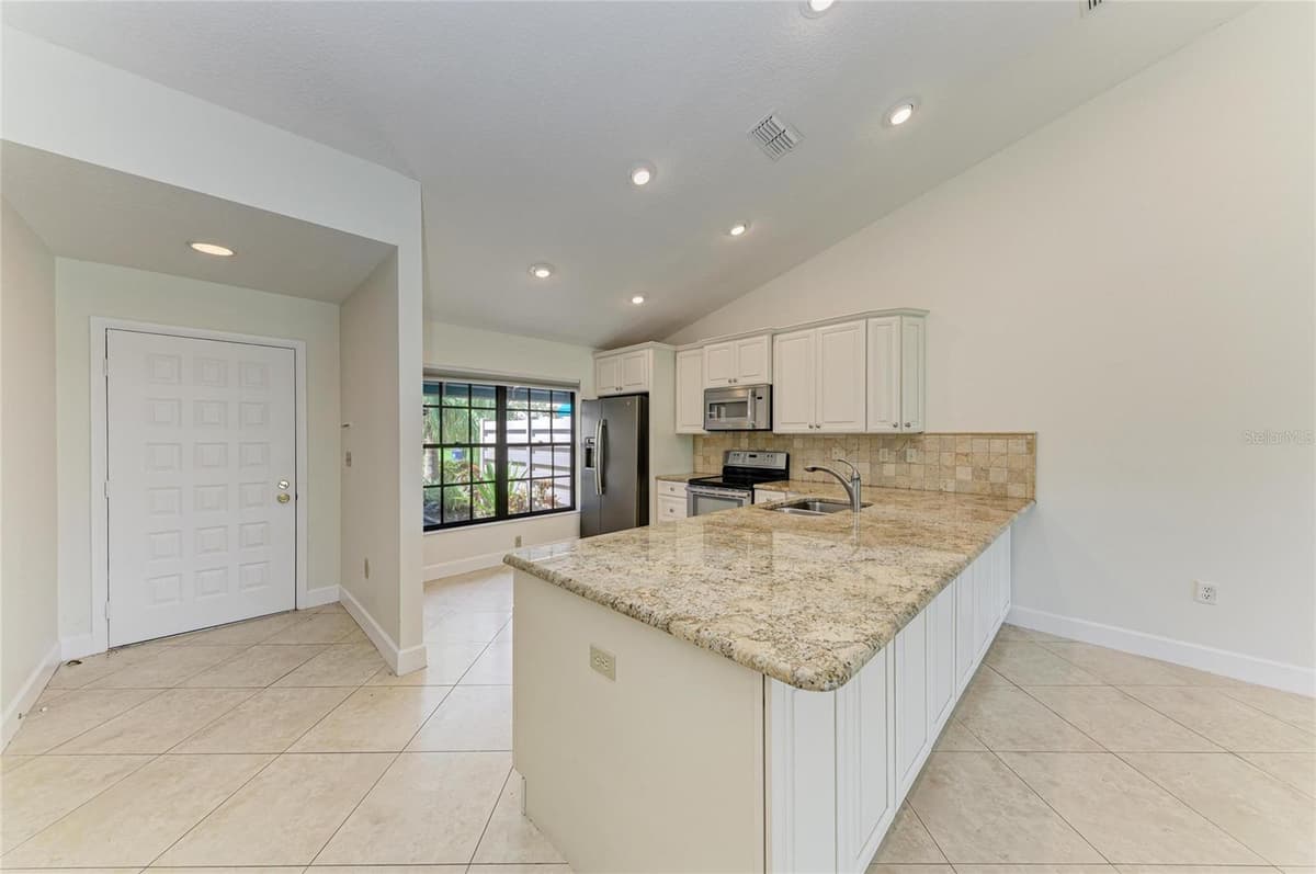 6085 CLUBSIDE DRIVE — photo 12 of 40