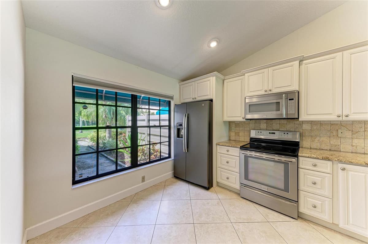 6085 CLUBSIDE DRIVE — photo 14 of 40