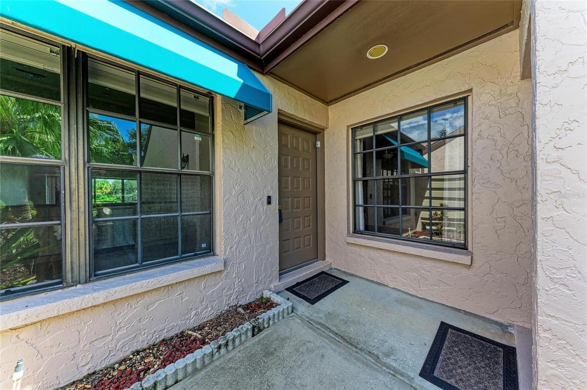 6085 CLUBSIDE DRIVE — photo 3 of 40