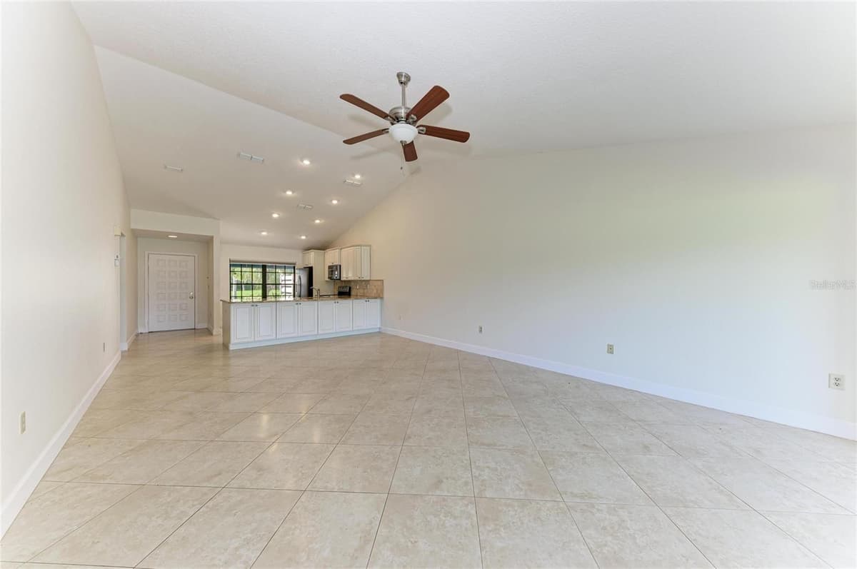 6085 CLUBSIDE DRIVE — photo 6 of 40