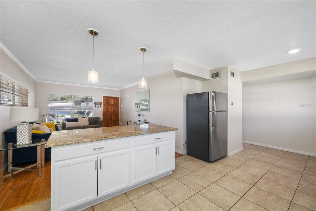6410 WALTON WAY — photo 8 of 30