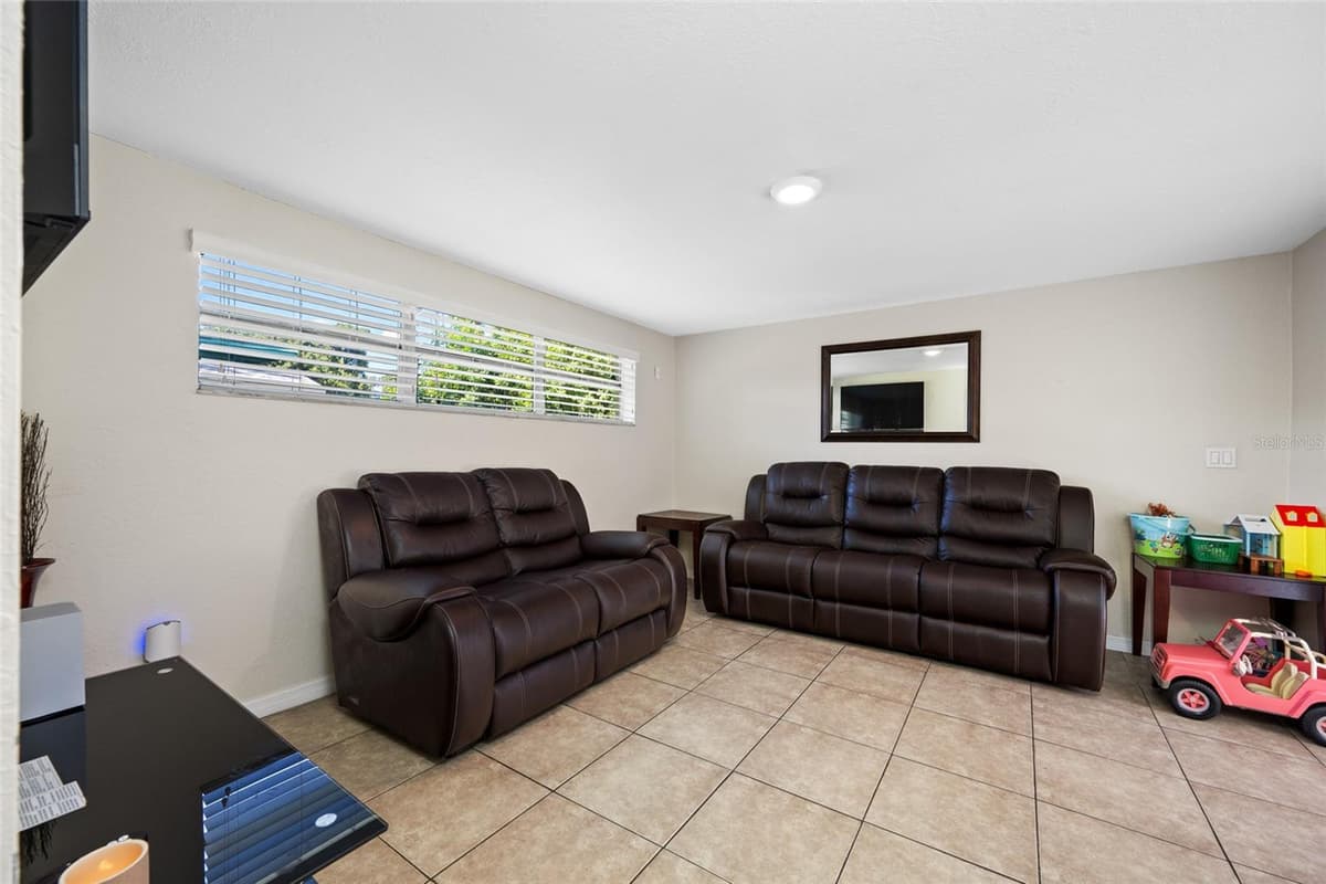 6410 WALTON WAY — photo 11 of 30