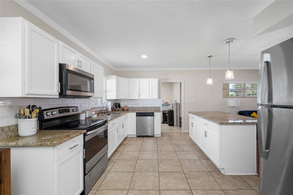 6410 WALTON WAY — photo 7 of 30