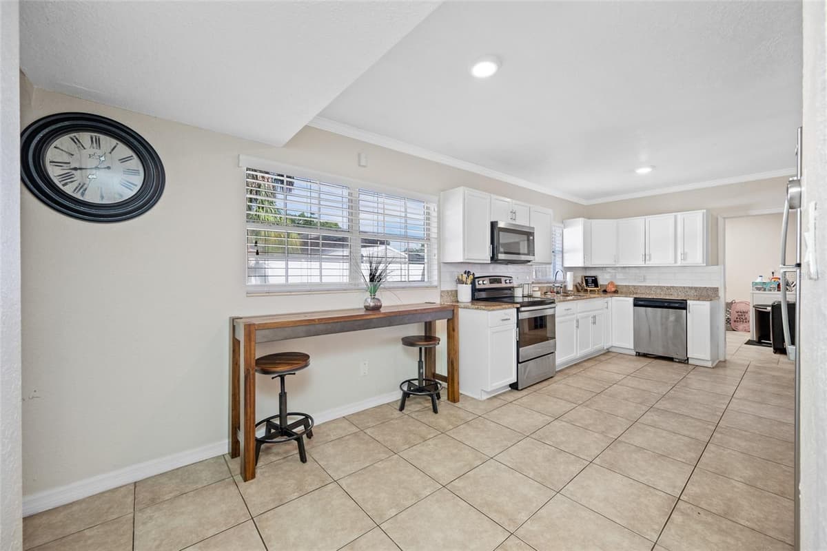 6410 WALTON WAY — photo 9 of 30