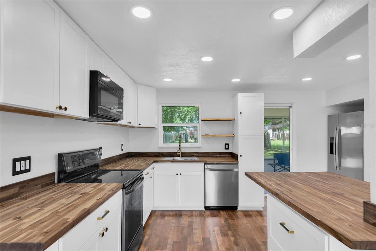 1516 COUNTRY LANE — photo 5 of 17