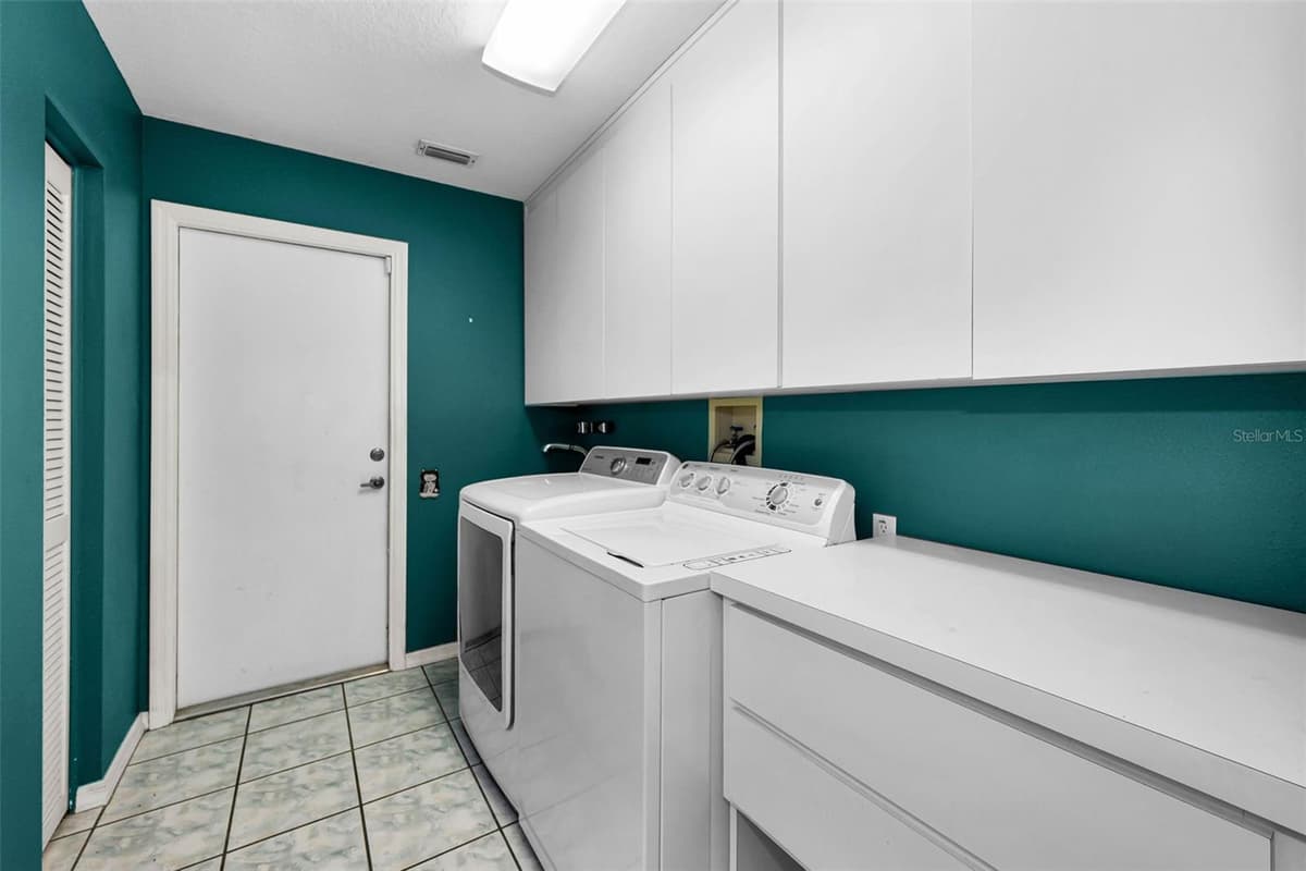 8919 KEATS DRIVE — photo 31 of 58