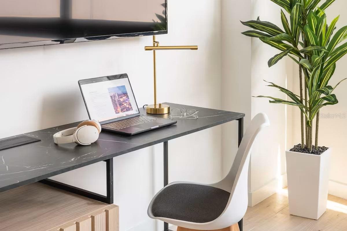 225 MIAMI AVENUE — photo 2 of 32