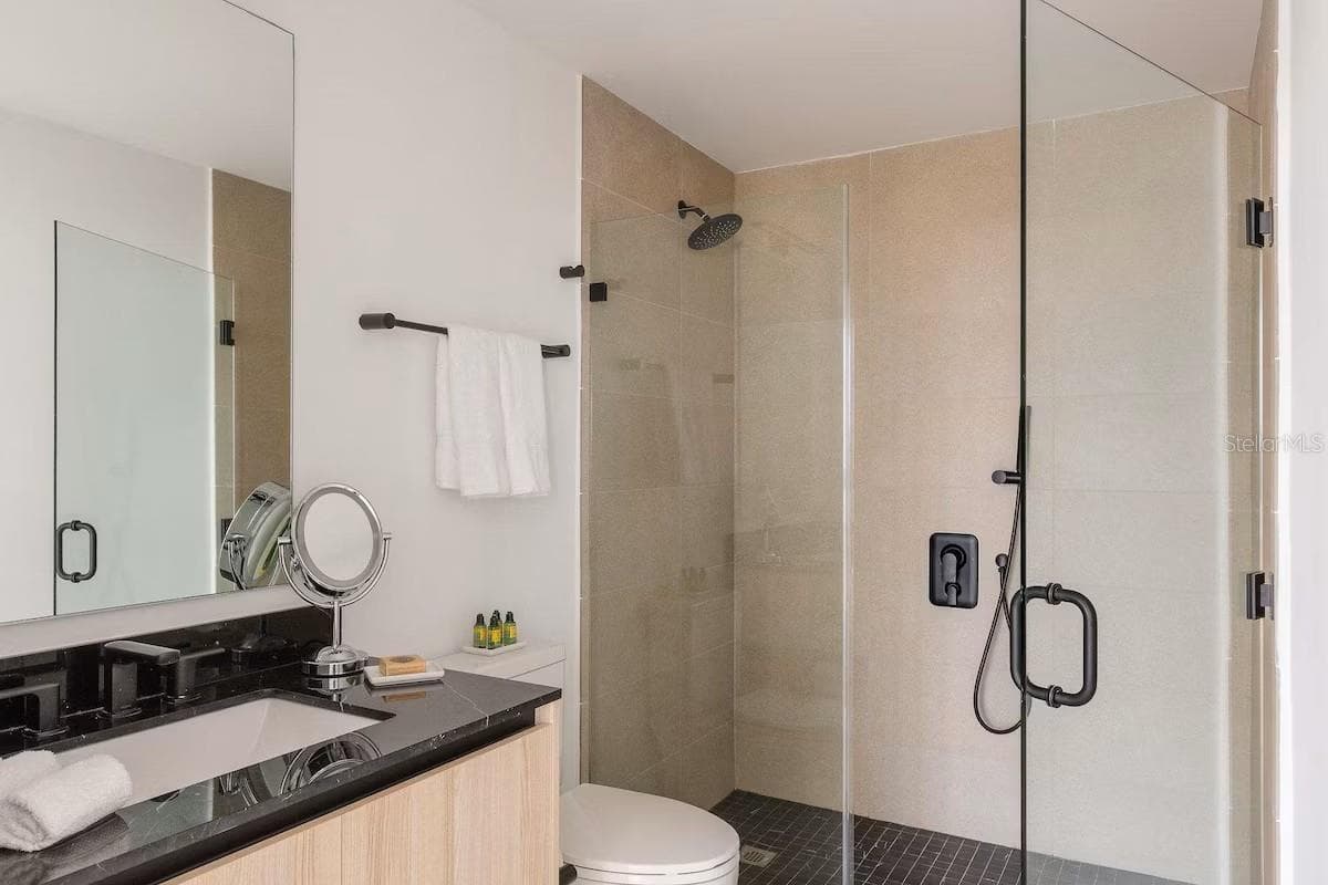 225 MIAMI AVENUE — photo 7 of 32