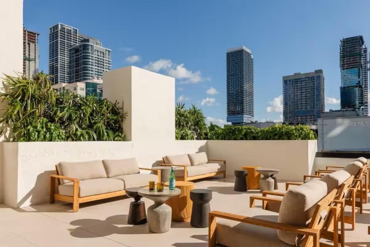 225 MIAMI AVENUE — photo 20 of 32