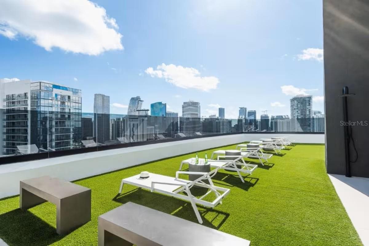 225 MIAMI AVENUE — photo 11 of 32