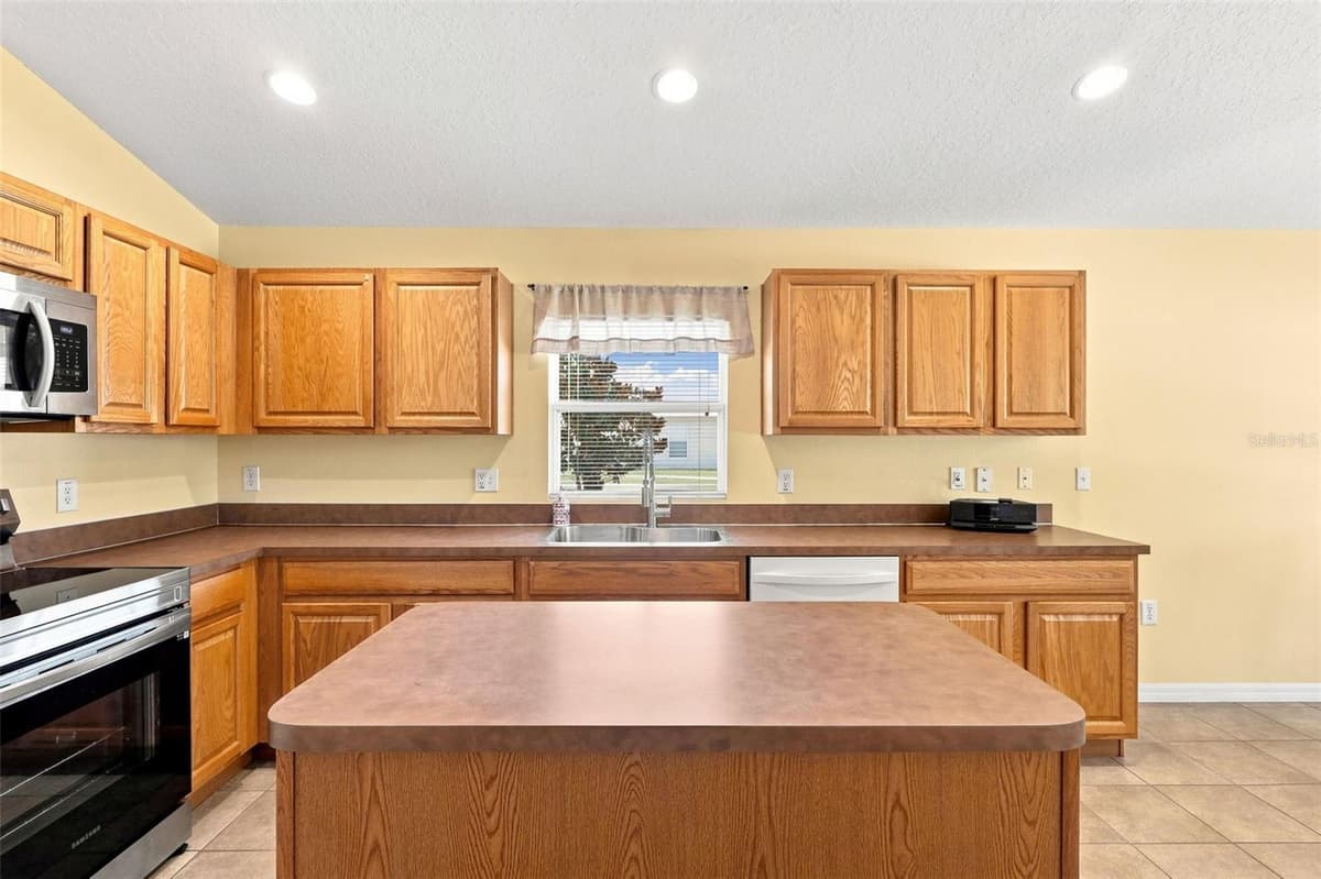 730 SPRING CAVERN AVENUE — photo 12 of 38