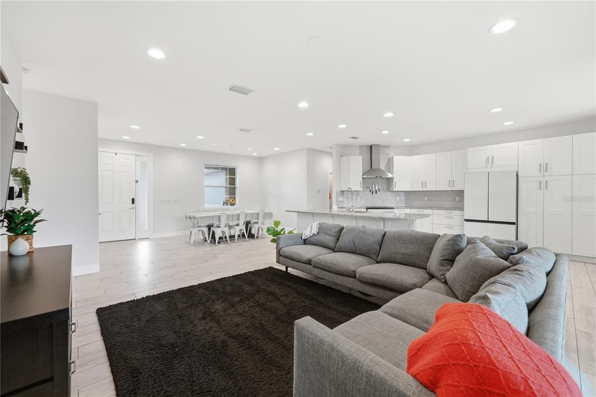 213 NEW YORK AVENUE — photo 13 of 41