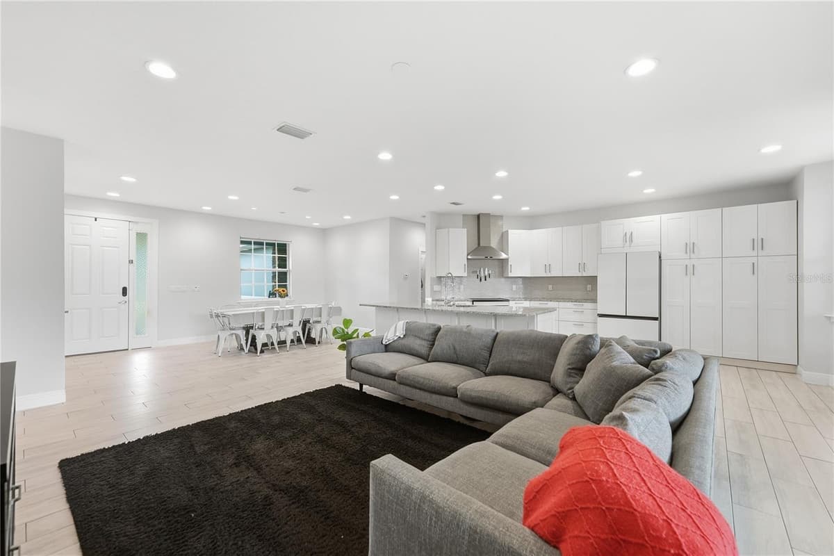 213 NEW YORK AVENUE — photo 14 of 41
