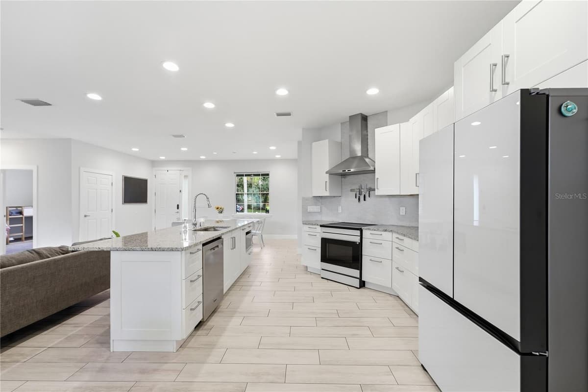 213 NEW YORK AVENUE — photo 7 of 41