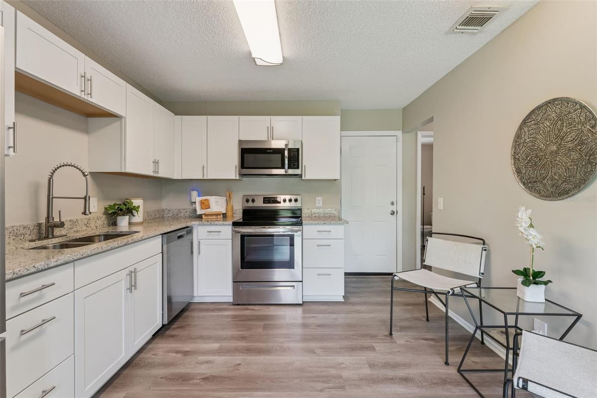 533 MADRIGAL COURT — photo 11 of 43