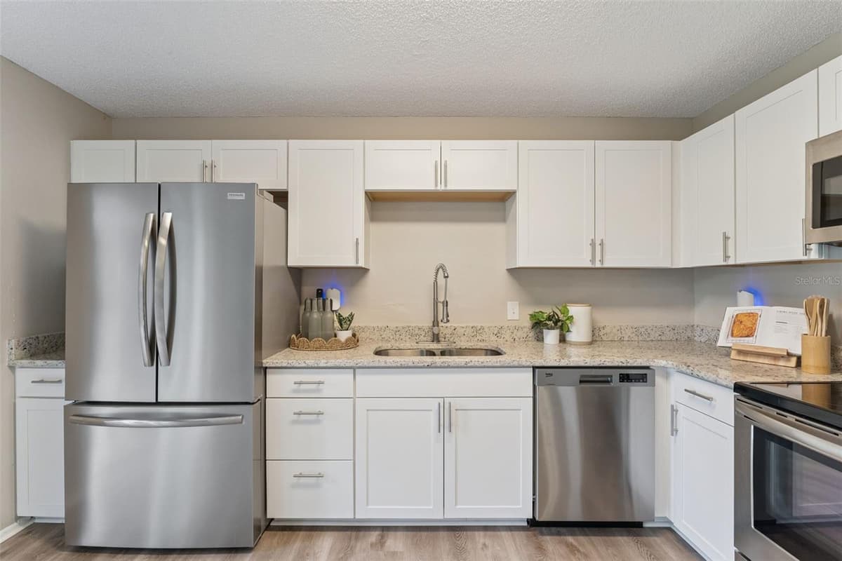 533 MADRIGAL COURT — photo 13 of 43