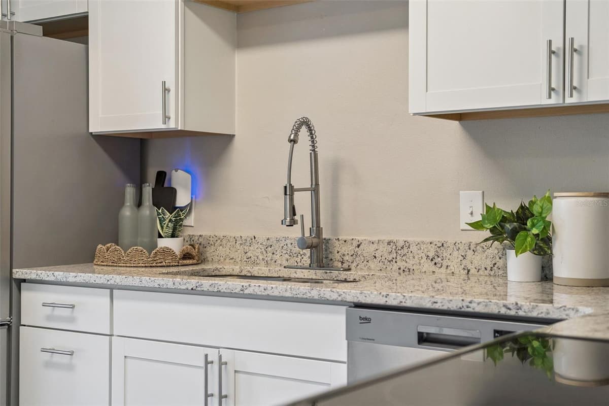 533 MADRIGAL COURT — photo 15 of 43
