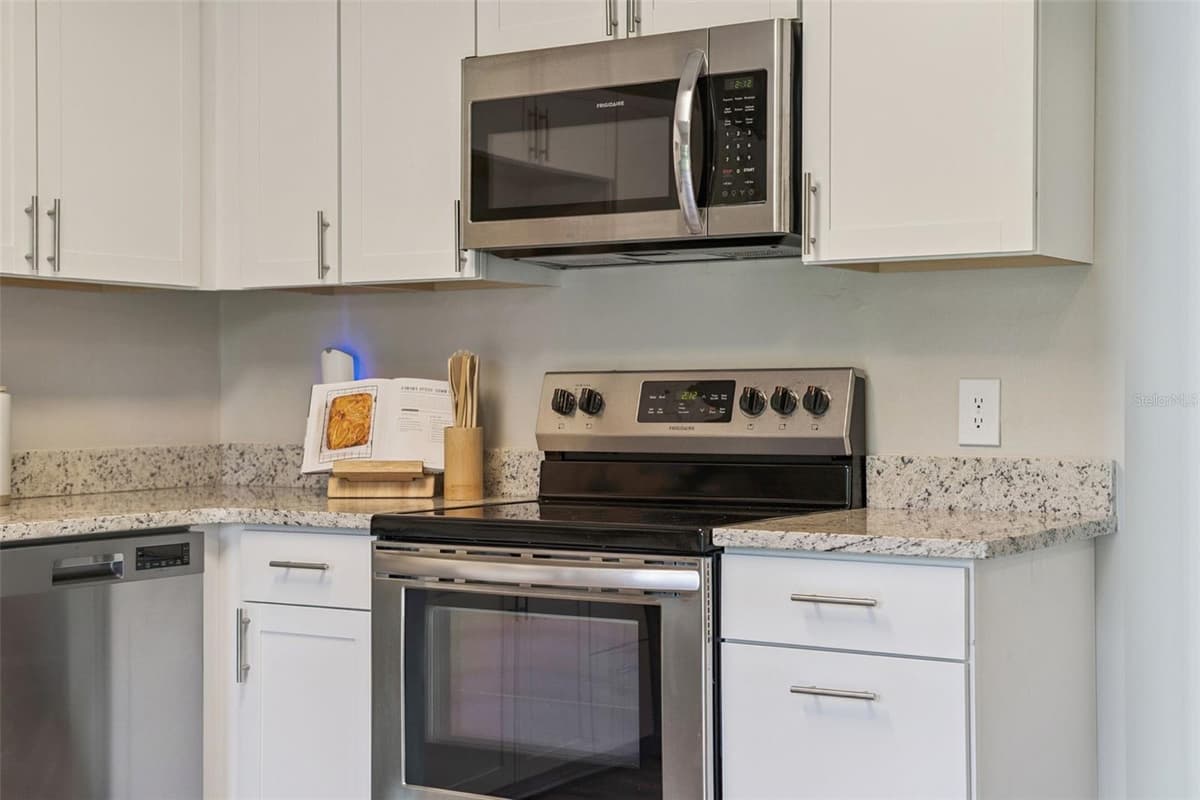 533 MADRIGAL COURT — photo 14 of 43